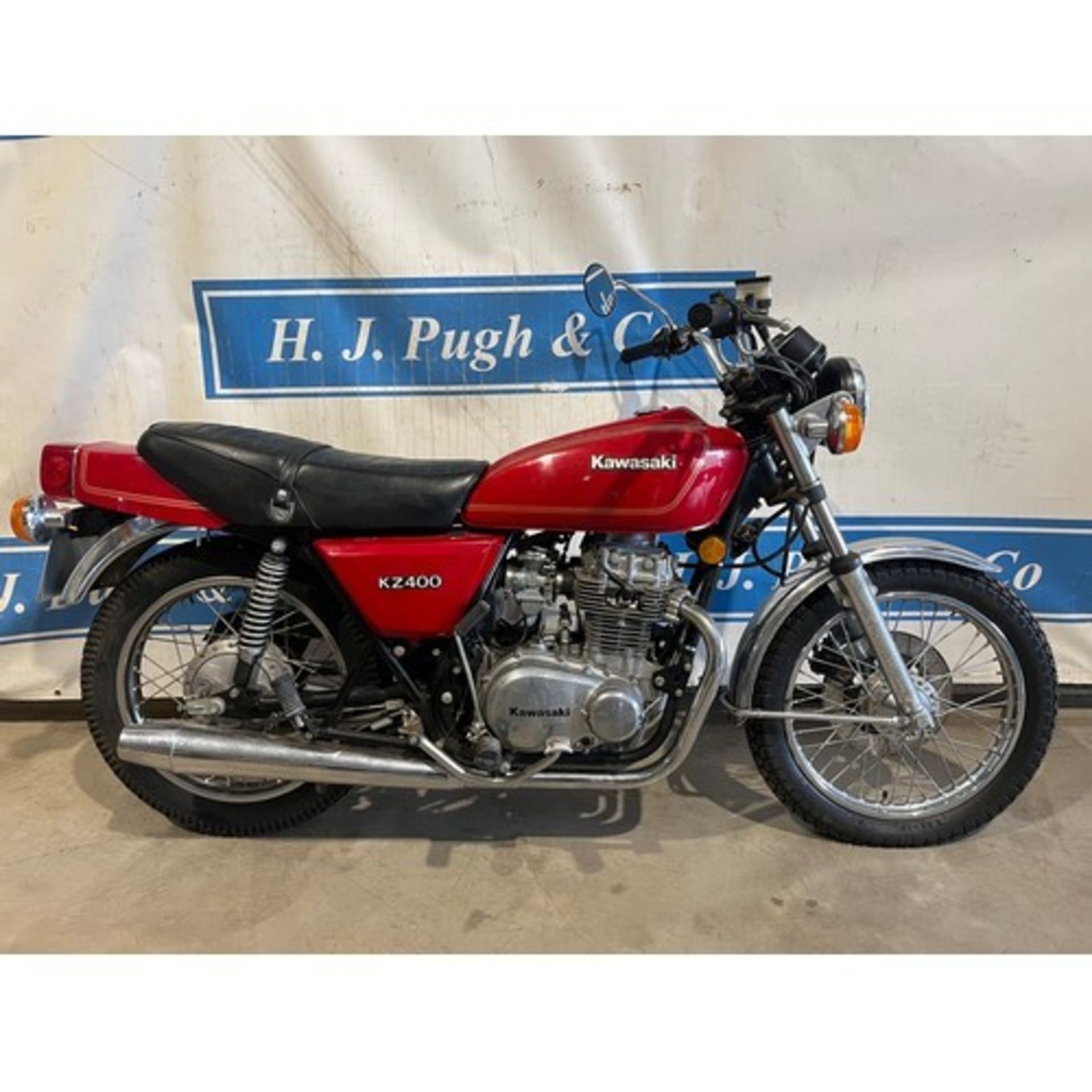 Kawasaki KZ400A motorcycle. 1979. 398cc Engine turns over with compression. Reg. ATH 504T. V5