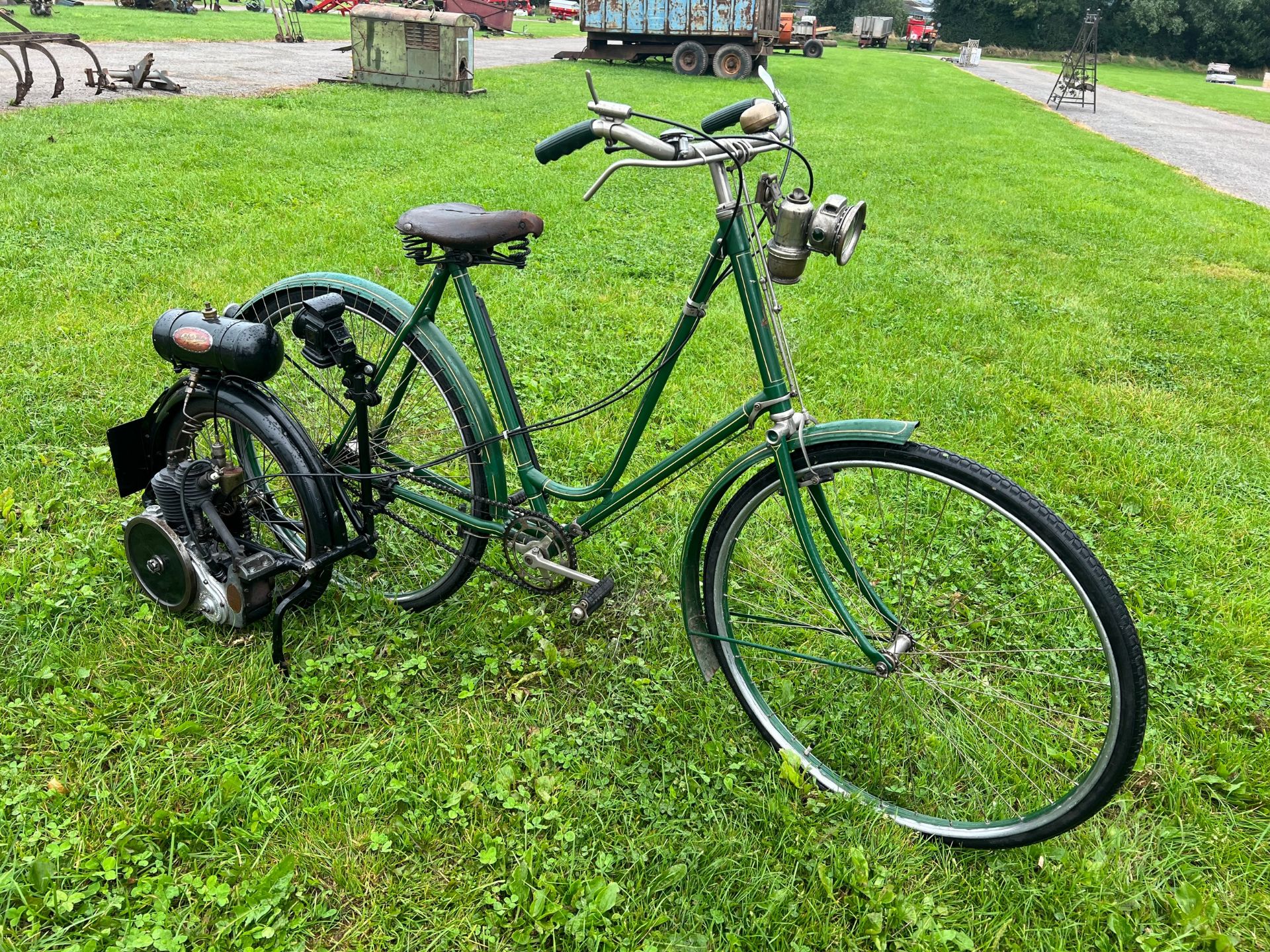 Wall-Auto wheel attached to Raleigh ladies De Luxe bicycle. 119cc. 1914. Engine No. 43411 C/w