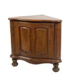 Eckschrank um 1790