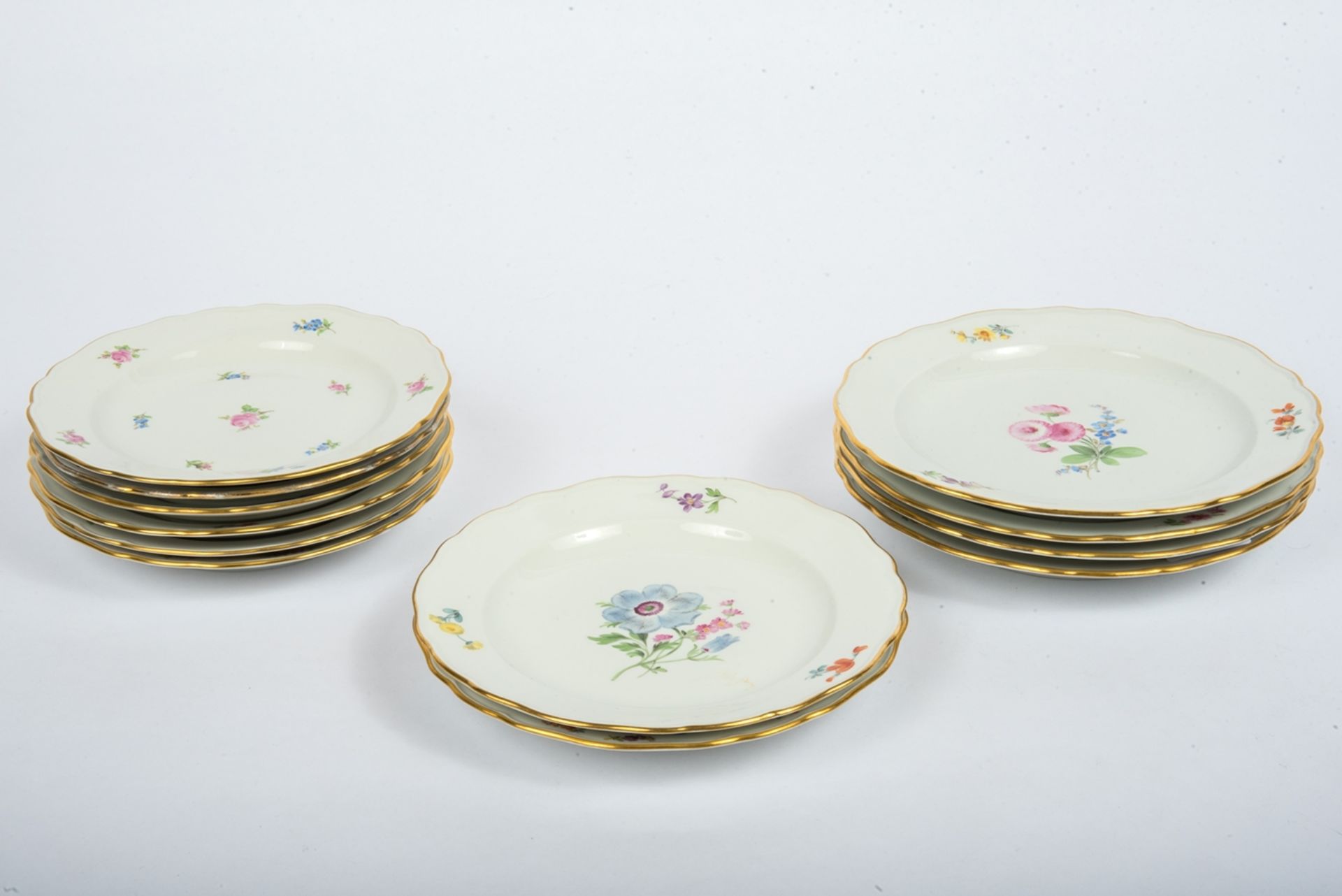 12 Teller Blumenmalerei, Meissen Ende 19./20. Jh.