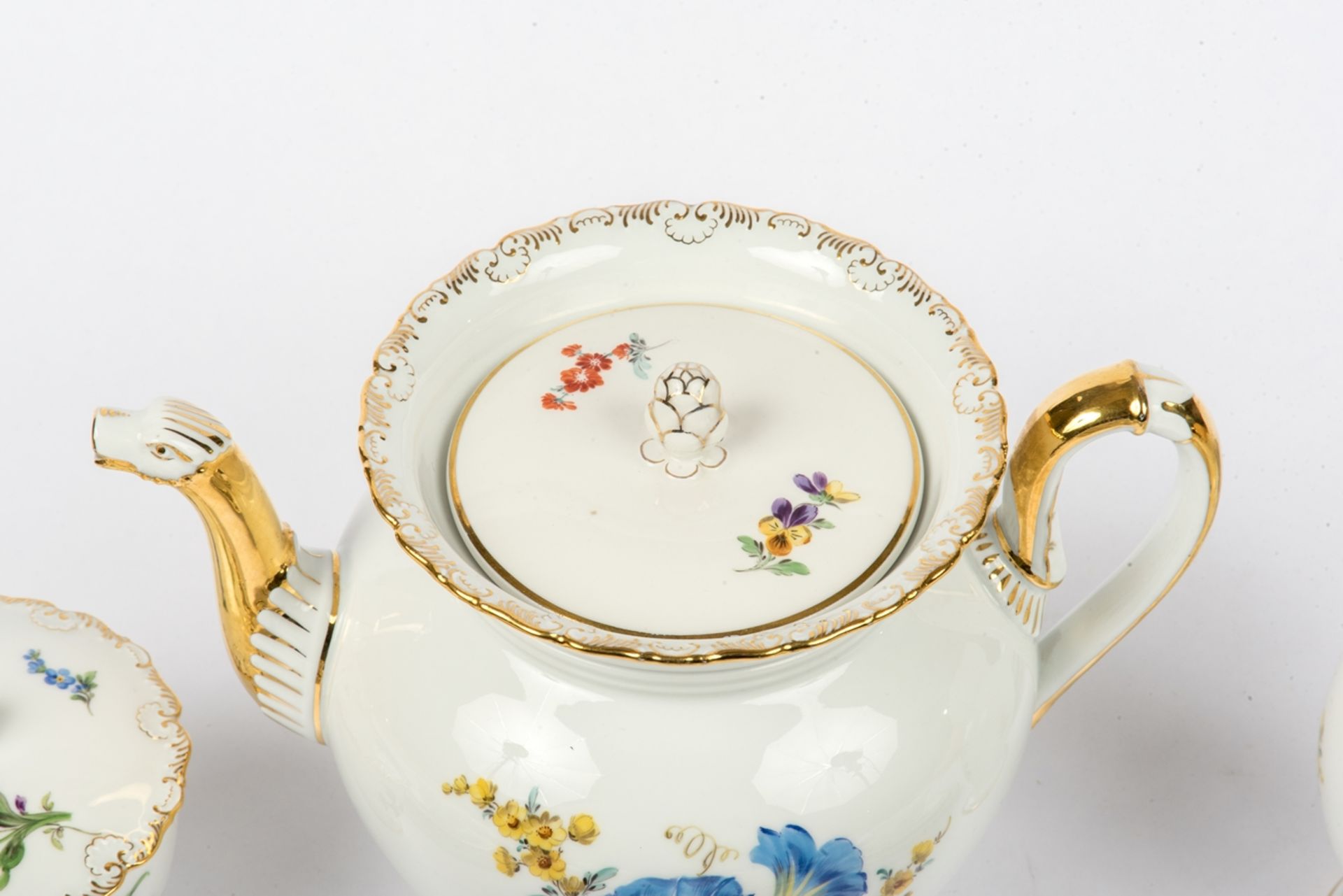 Teeservice für 10 Personen, Blume I mit Muschelrand , Meissen 1924-1934 - Image 5 of 8