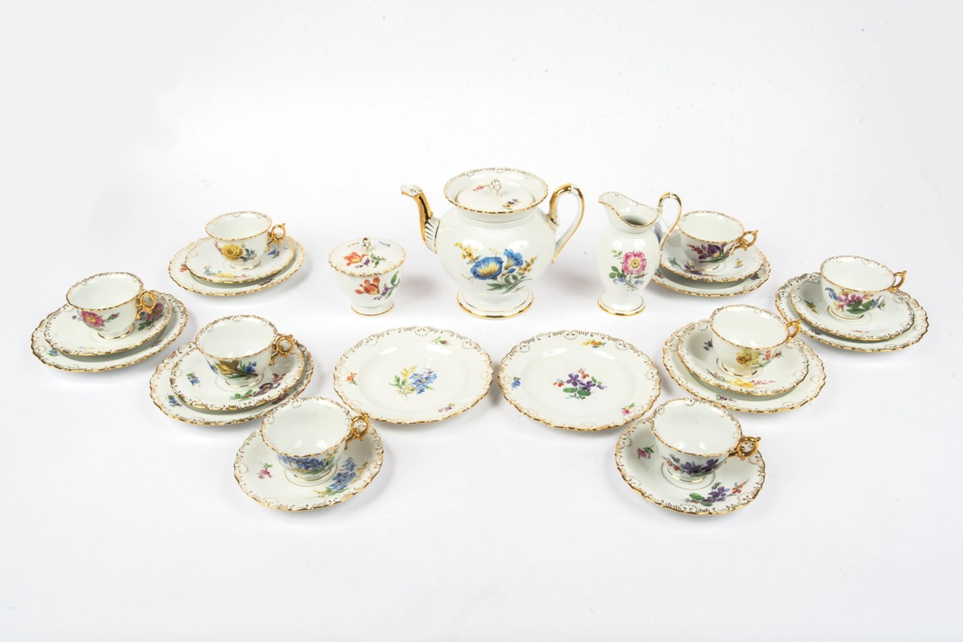 Teeservice für 10 Personen, Blume I mit Muschelrand , Meissen 1924-1934