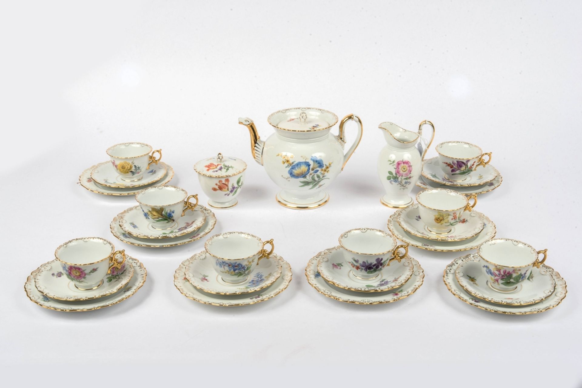 Teeservice für 10 Personen, Blume I mit Muschelrand , Meissen 1924-1934 - Bild 4 aus 8