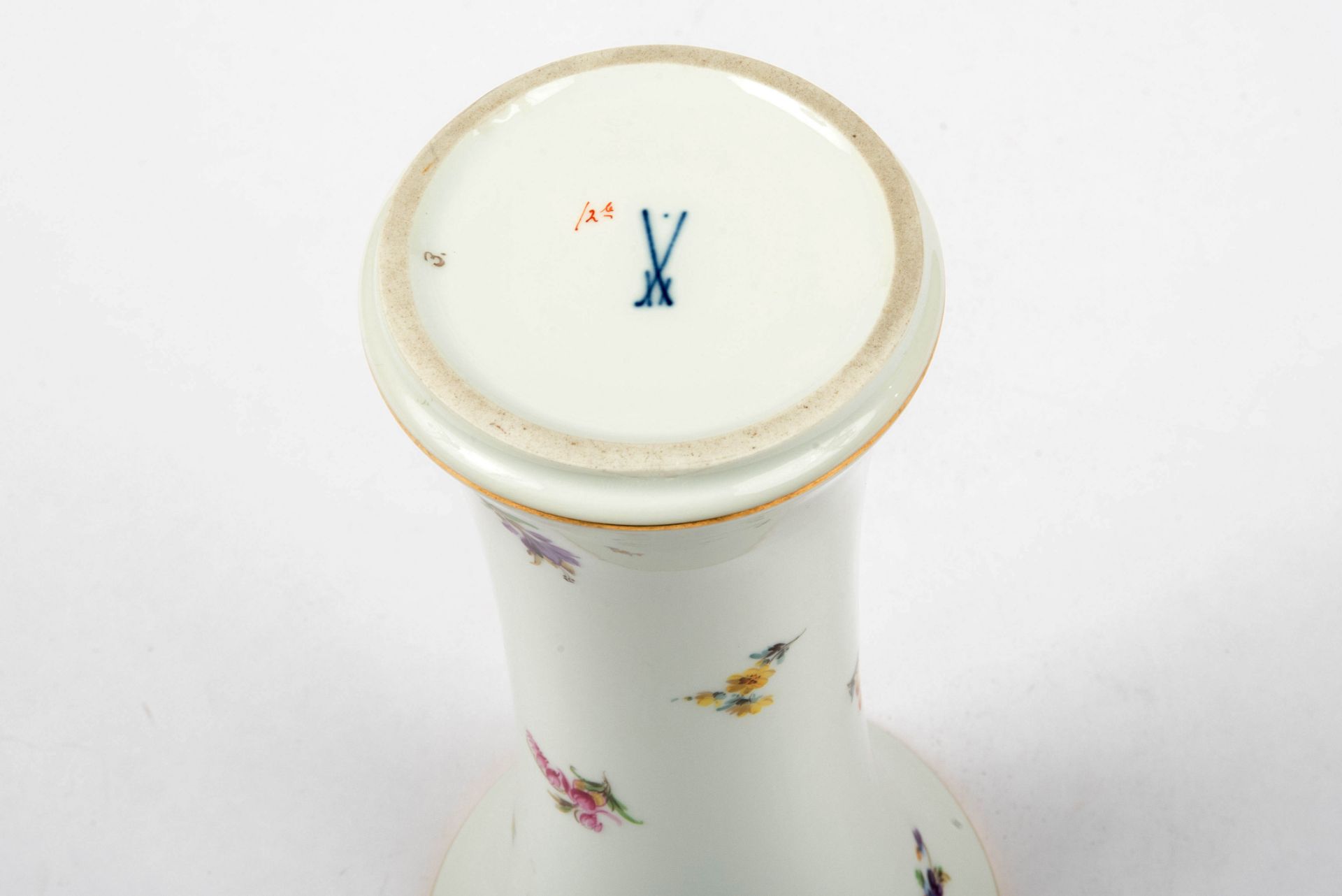 Hohe Vase mit Streublumen, Meissen, 1924-1934 - Image 3 of 3