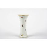 Hohe Vase mit Streublumen, Meissen, 1924-1934