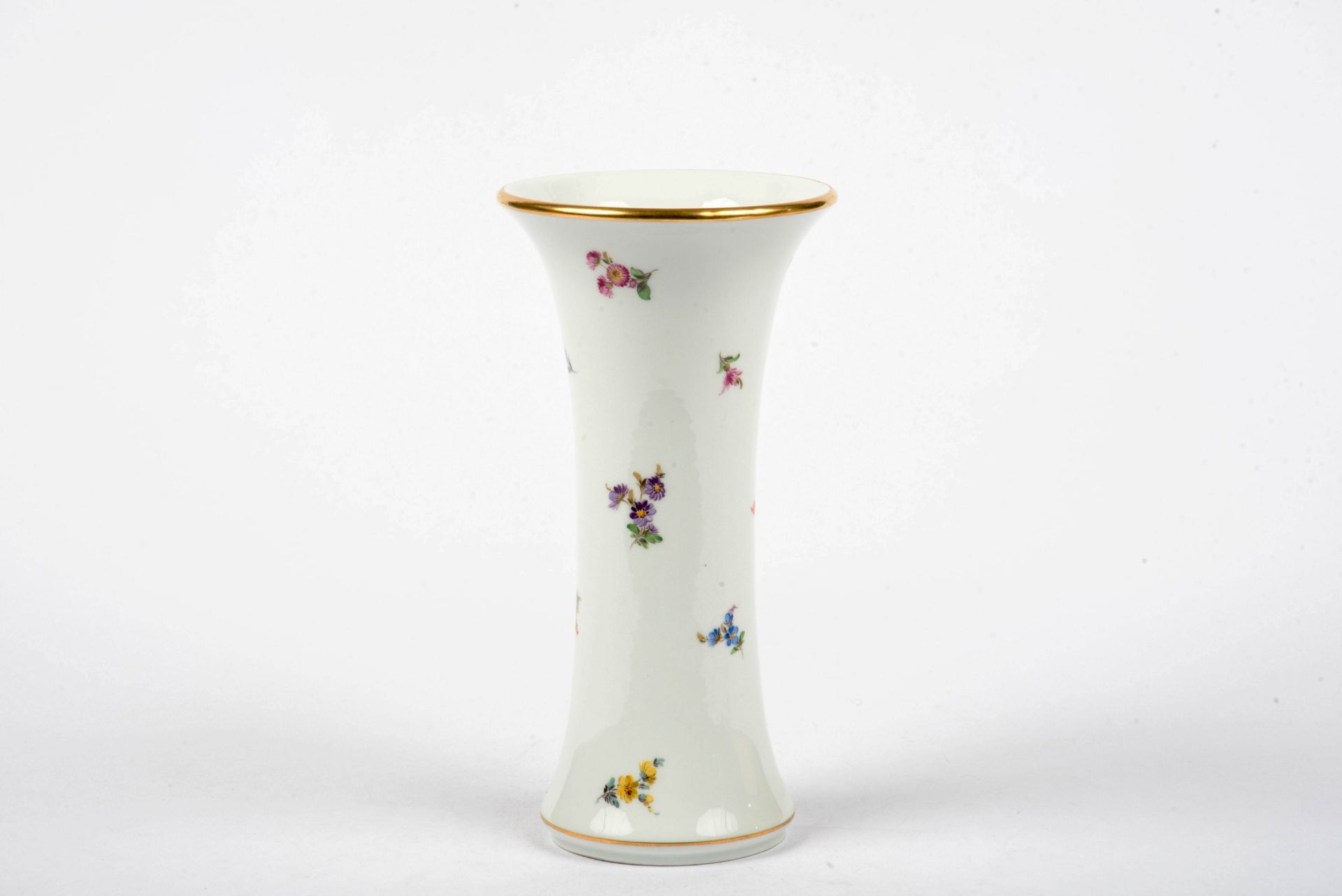 Hohe Vase mit Streublumen, Meissen, 1924-1934