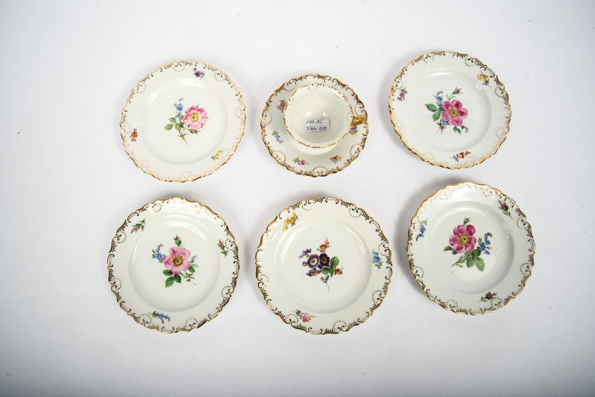 1 Gedeck und 4 Kuchenteller mit Muschelrand , Meissen 1924-1934 - Bild 2 aus 3