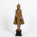 Stehender Mandalay Buddha aus Burma