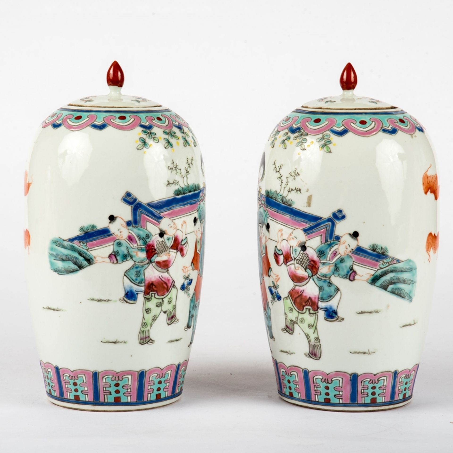 Paar Deckelvasen, China um 1900 - Image 3 of 5