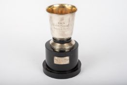 Pokal auf Holzsockel -Regatta Portugal 1963-