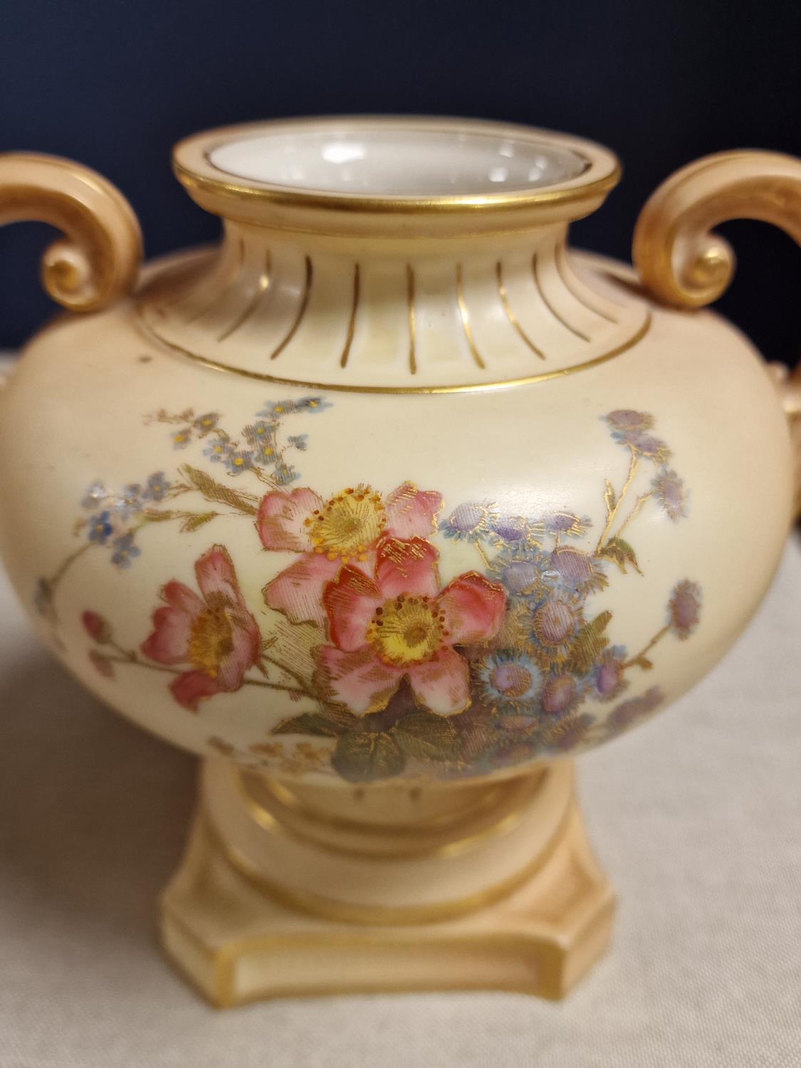 Early 1900's Royal Worcester Lidded Floral Blush Vase - Puce 2296 mark to base - 19cm high - Image 3 of 5