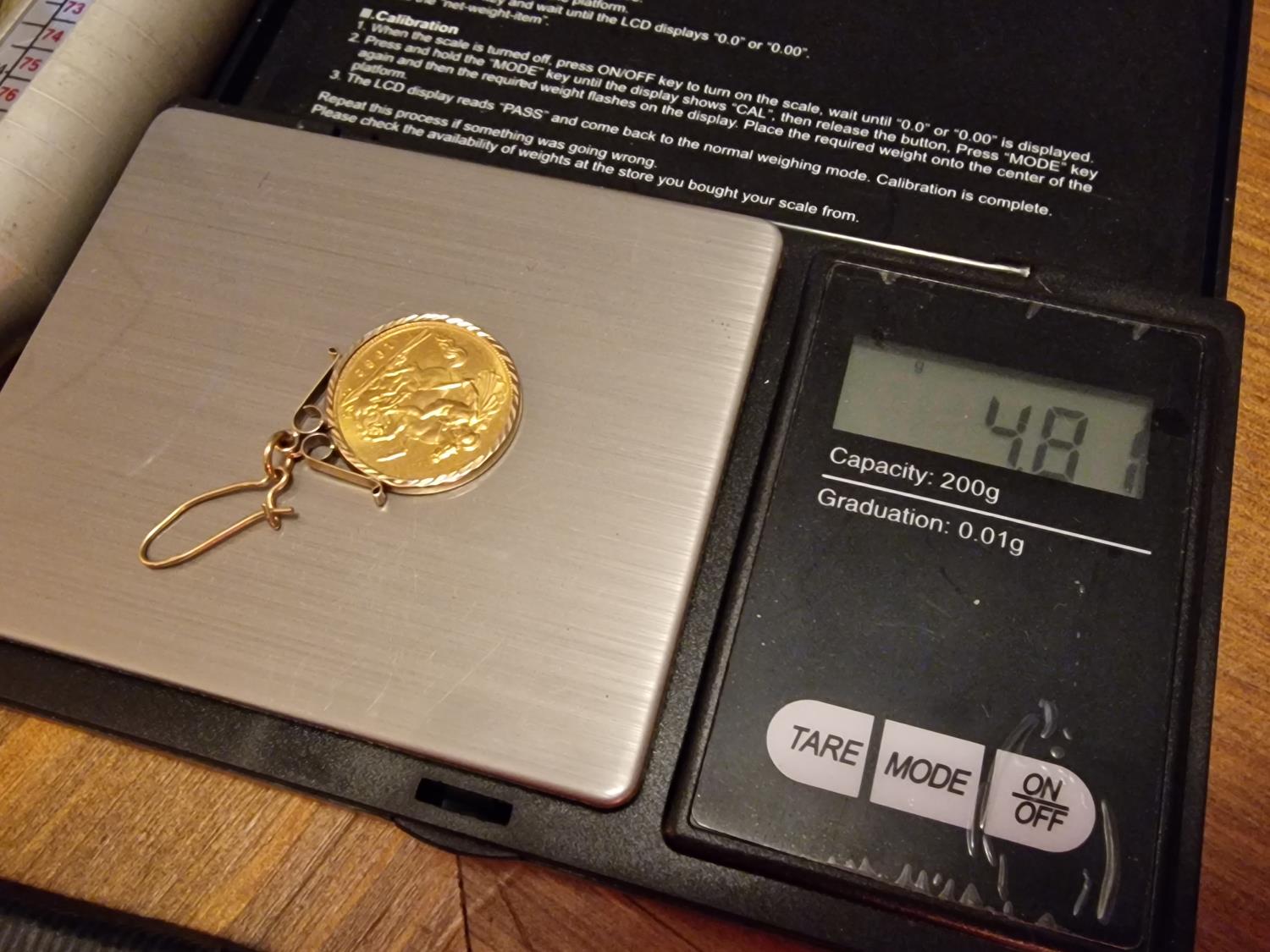 1982 22ct Half Sovereign Gold Coin & Mount/Hook - 4.81g - Image 3 of 3