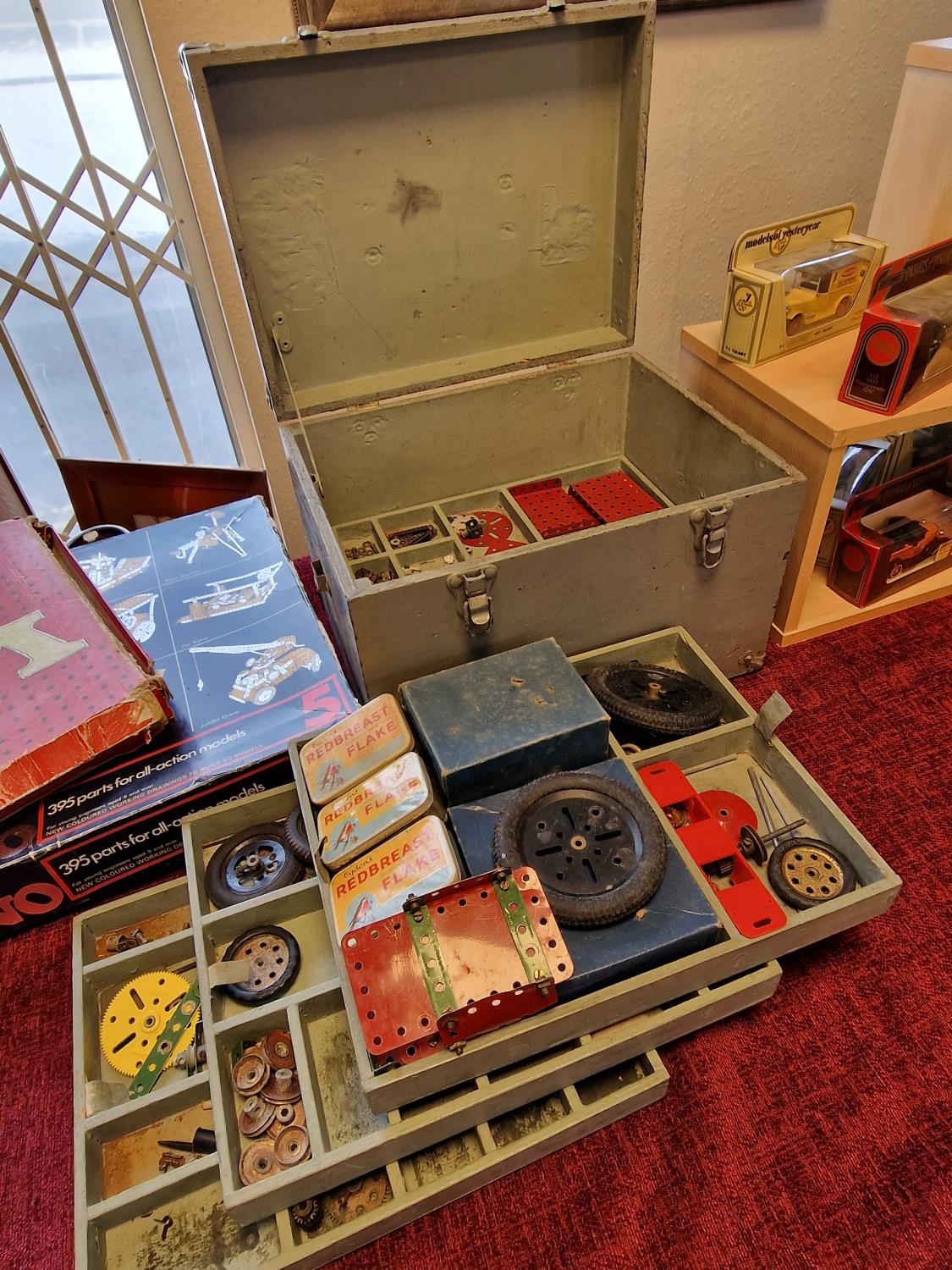 Handmade Meccano Travelling Box Set w/drawers and various parts - 1950's to 1970's