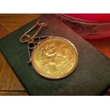 1982 22ct Half Sovereign Gold Coin & Mount/Hook - 4.84g
