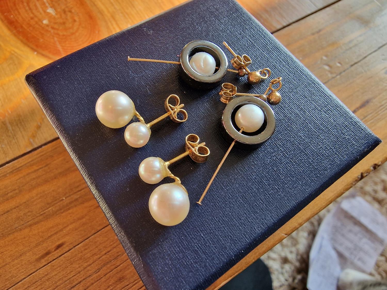 Two Pairs of 9ct Gold & Pearl Earrings - 5.6g