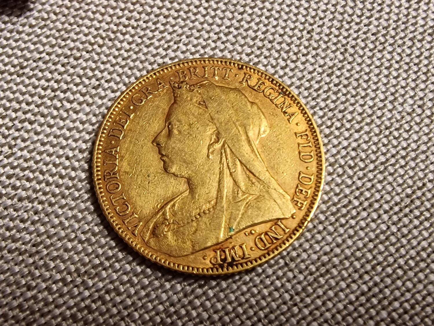 1900 Queen Victoria Full 22ct Gold Sovereign Coin - Image 2 of 3