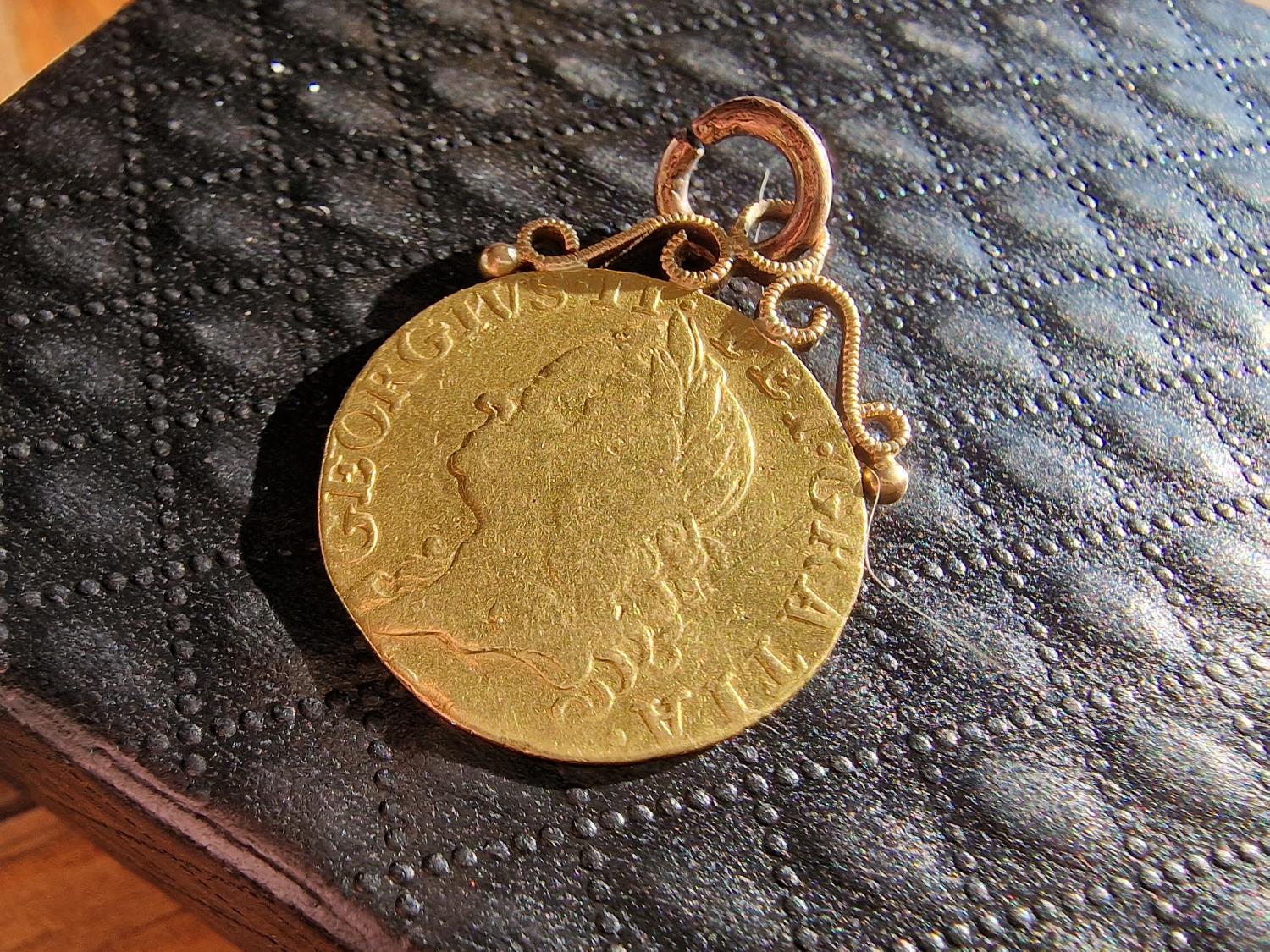 Scroll-Top Mounted 1752 George II Spade Gold Half Guinea 22ct coin, 4.87g