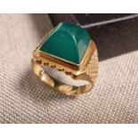 9ct Gold and Green Cabochon Stone Dress Ring, size L+0.5, 3.6g