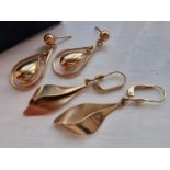 Pair of 9ct Gold Drop Earrings - total weight 4.4g