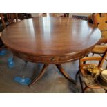 Good Quality Drum Table Style 1930's Dining Table w/leaves