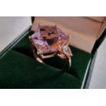 Beautiful 9ct Gold & Ameythst Dress Ring, size L+0.5, 3g weight