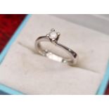 18ct White Gold Single-Diamond Ring, size K+0.5 and 3.34g