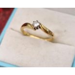 18ct Gold & Diamond Ring, size M and 2.9g