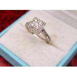 18ct stunning White Gold multi-Diamond Ring, size K and 3.57g