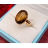 18ct Tigers Eye Ring, size L+0.5 and 3.81g