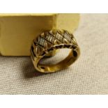 9ct White and Yellow Gold Ring, size P and 4.1g
