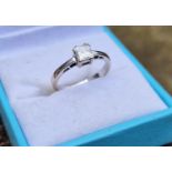 18ct White Gold (no hallmark) & Diamond Ring (approx 0.5ct), size M and 2.91g