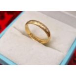 18ct Gold 9-Diamond Wedding Ring, size I+0.5 and 2.49g