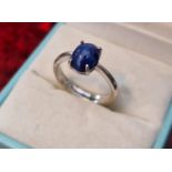 18ct White Gold Sapphire Ring, size K+0.5 and 4.2g