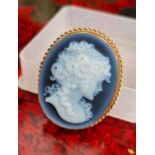 9ct Gold Vintage Blue Plaque Cameo Brooch