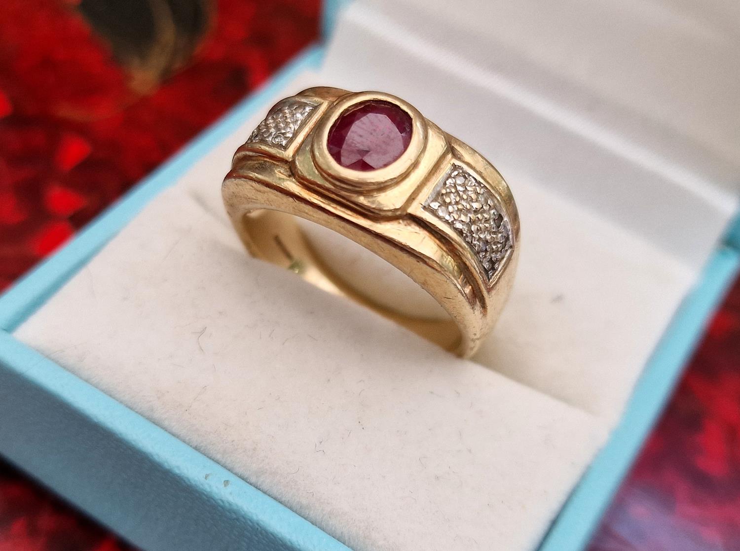 9ct Gold Diamond and Ruby/Garnet Gents Dress Ring - size T, 8.4g