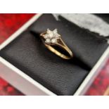 9ct Gold and White Stone Cluster Ring - size N