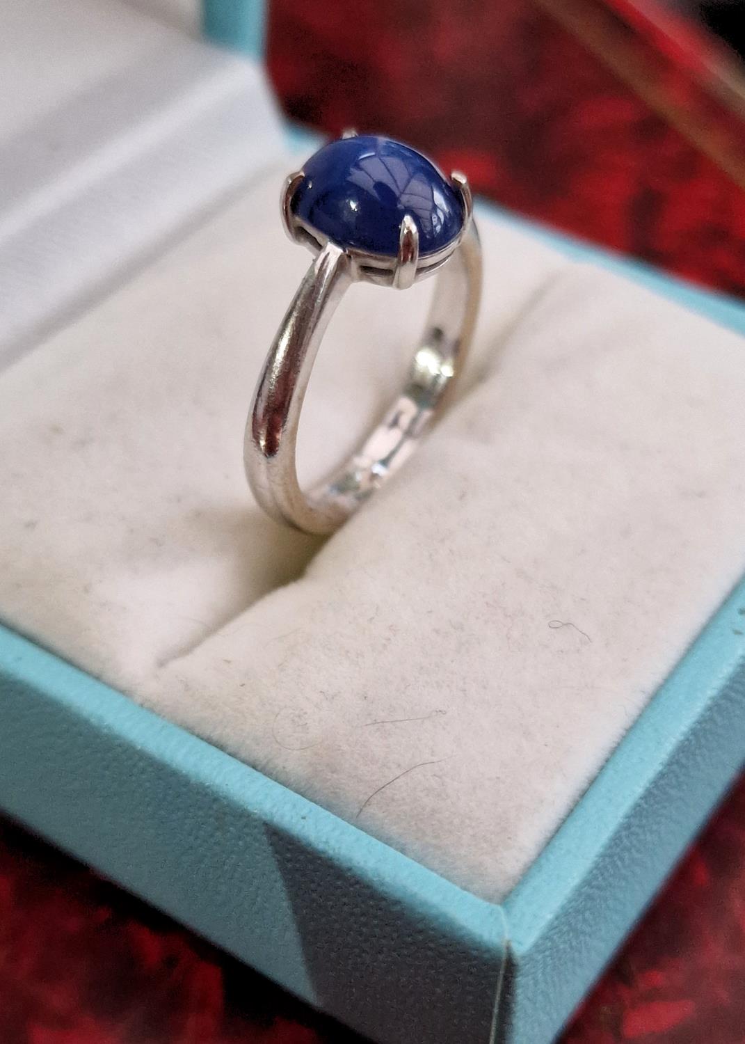18ct White Gold Sapphire Ring, size K+0.5 and 4.2g - Image 2 of 3