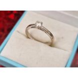 18ct White Gold Single-Diamond Ring, size O+0.5 and 3g