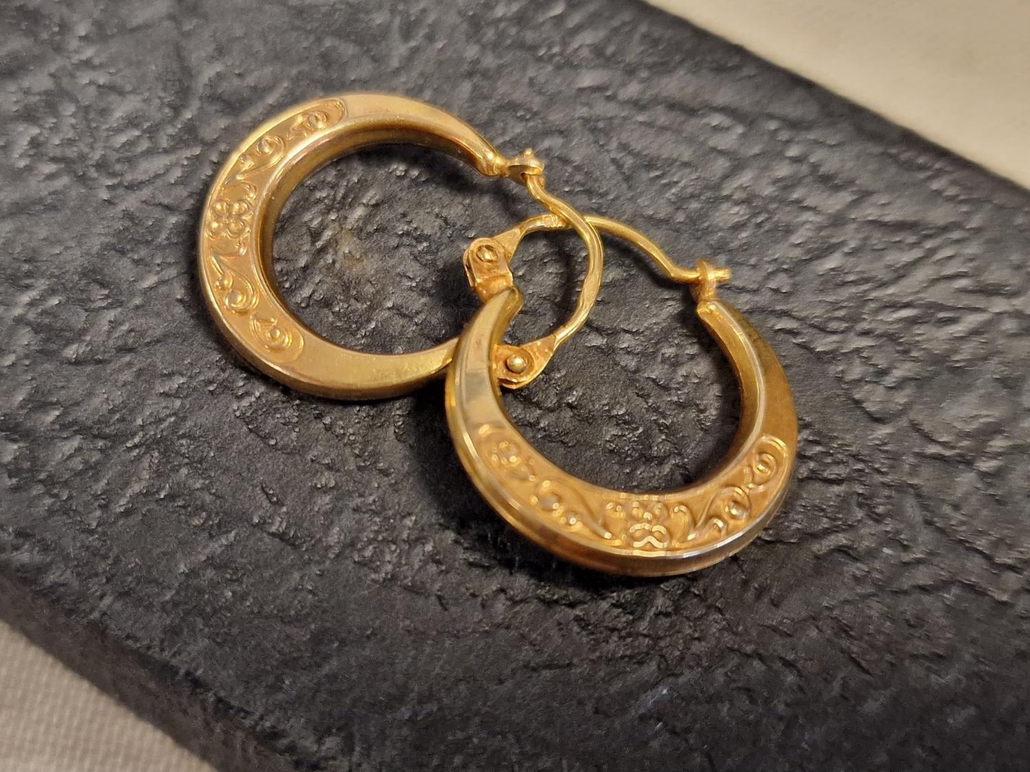 Pair of 9ct Gold Hoop Earrings - 1.7g