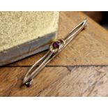 Vintage 9ct Gold Brooch inc a Red Stone - 2.5g