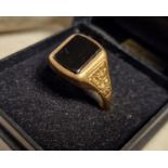 9ct Gold & Black Onyx Gents Signet Ring - size U, 5.8g