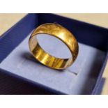 22ct Gold Wedding Band - size R, 8.7g