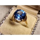 9ct Gold and Blue Topaz Dress Ring (very strong central stone) size O, 2.8g