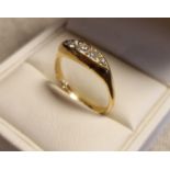 18ct Gold and Triple Diamond Dress Ring, 4.25g and size O