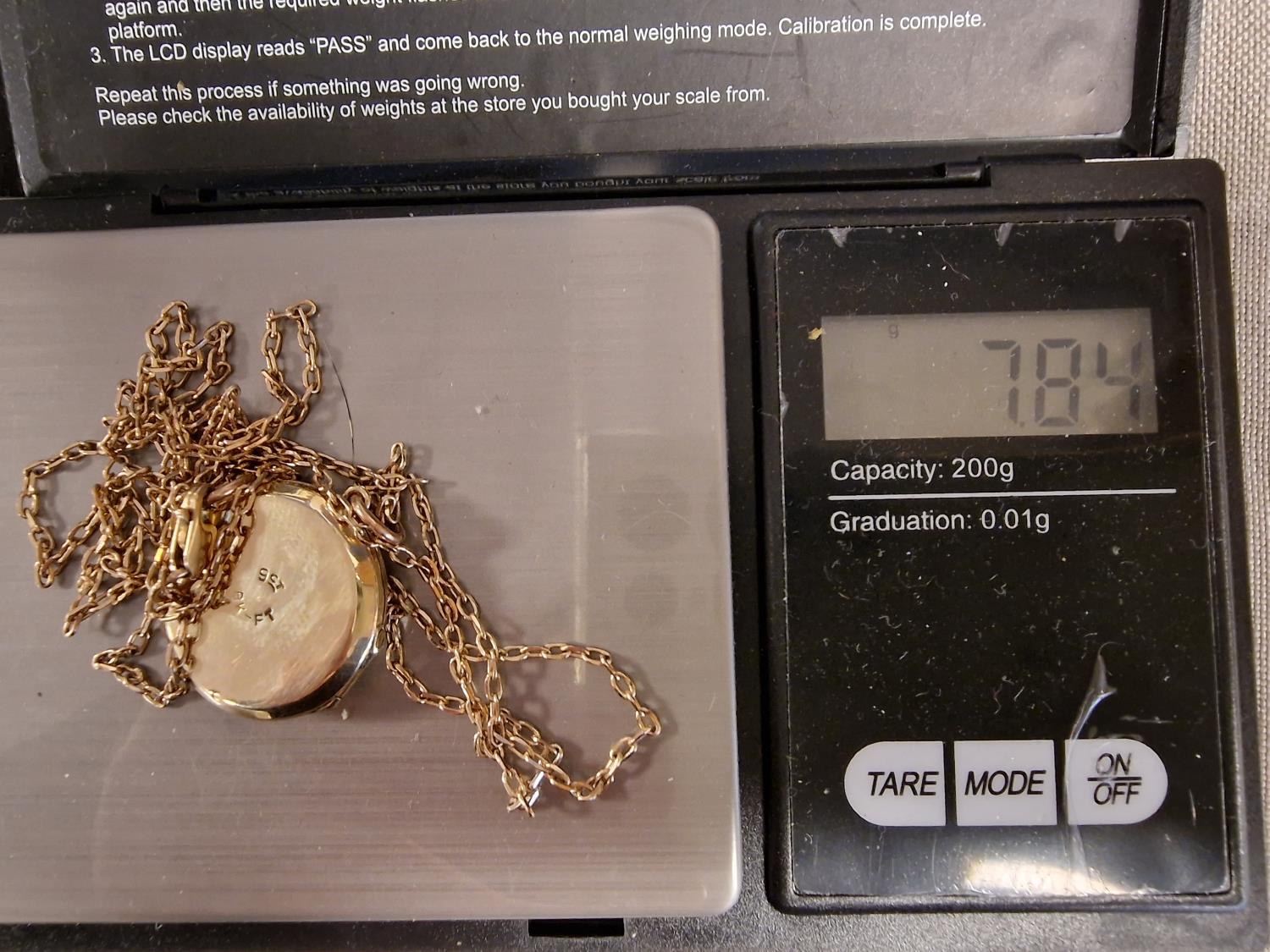 9ct Gold Chain w/ a 9ct Front-and-Back Locket - total weight 7.85g - Image 4 of 4