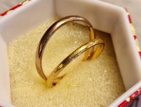 Pair of 9ct and 22ct Gold Wedding Band Rings - size S and P+0.5, both approx 2g