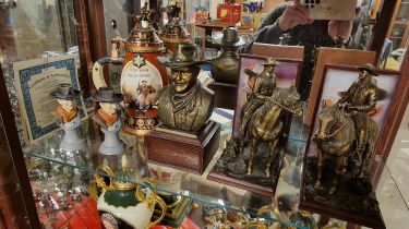 Collection of John Wayne Western Movies Bronze Effect Pieces in Bradex/Franklin Mint + a Stein