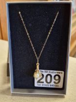 9ct Gold & Pearl Claw Foot Pendant Necklace - 4g