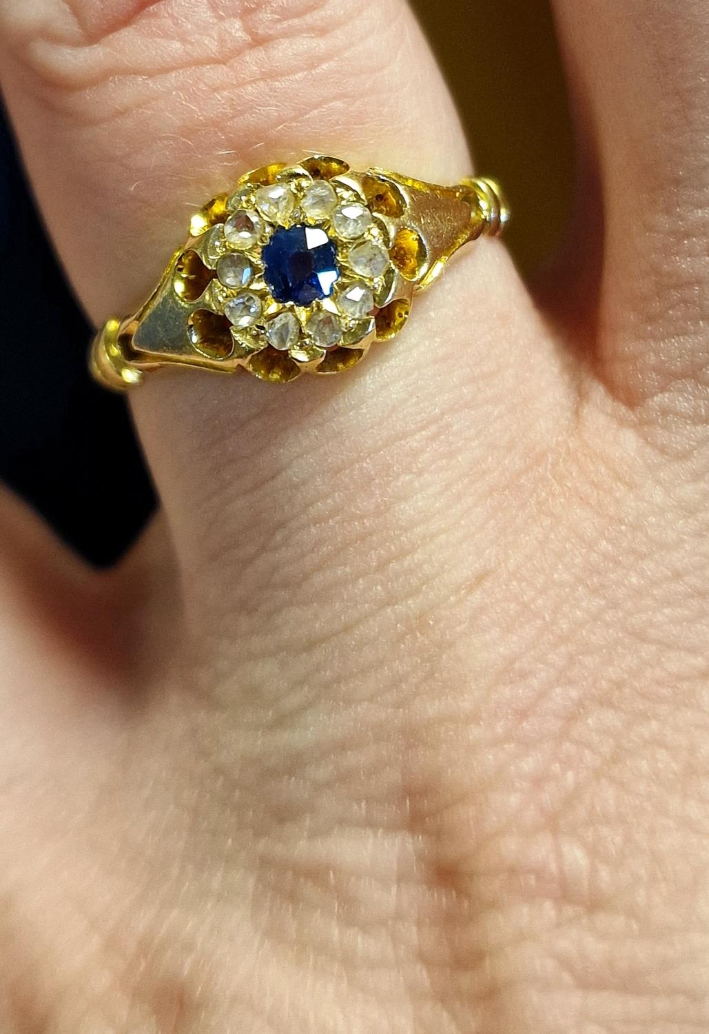 18ct Gold, Sapphire and Diamond Cluster Dress Ring - size P+0.5, 3.2g - Image 2 of 3