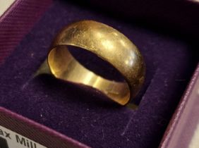 Gents' 9ct Gold Wedding Band Ring - size T+0.5, 5.4g